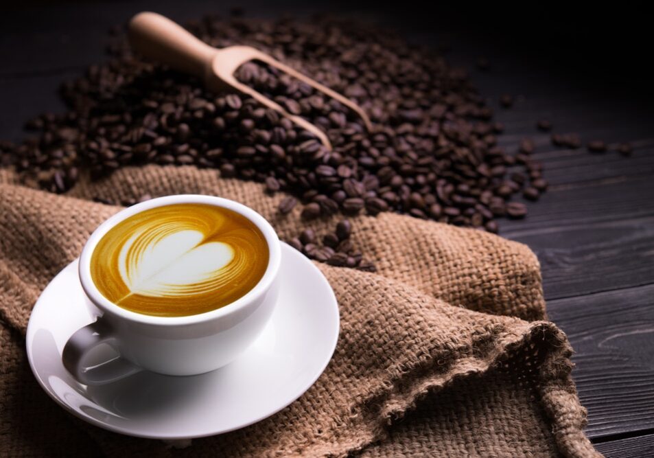 Cup,Of,Coffee,Latte,With,Heart,Shape,And,Coffee,Beans